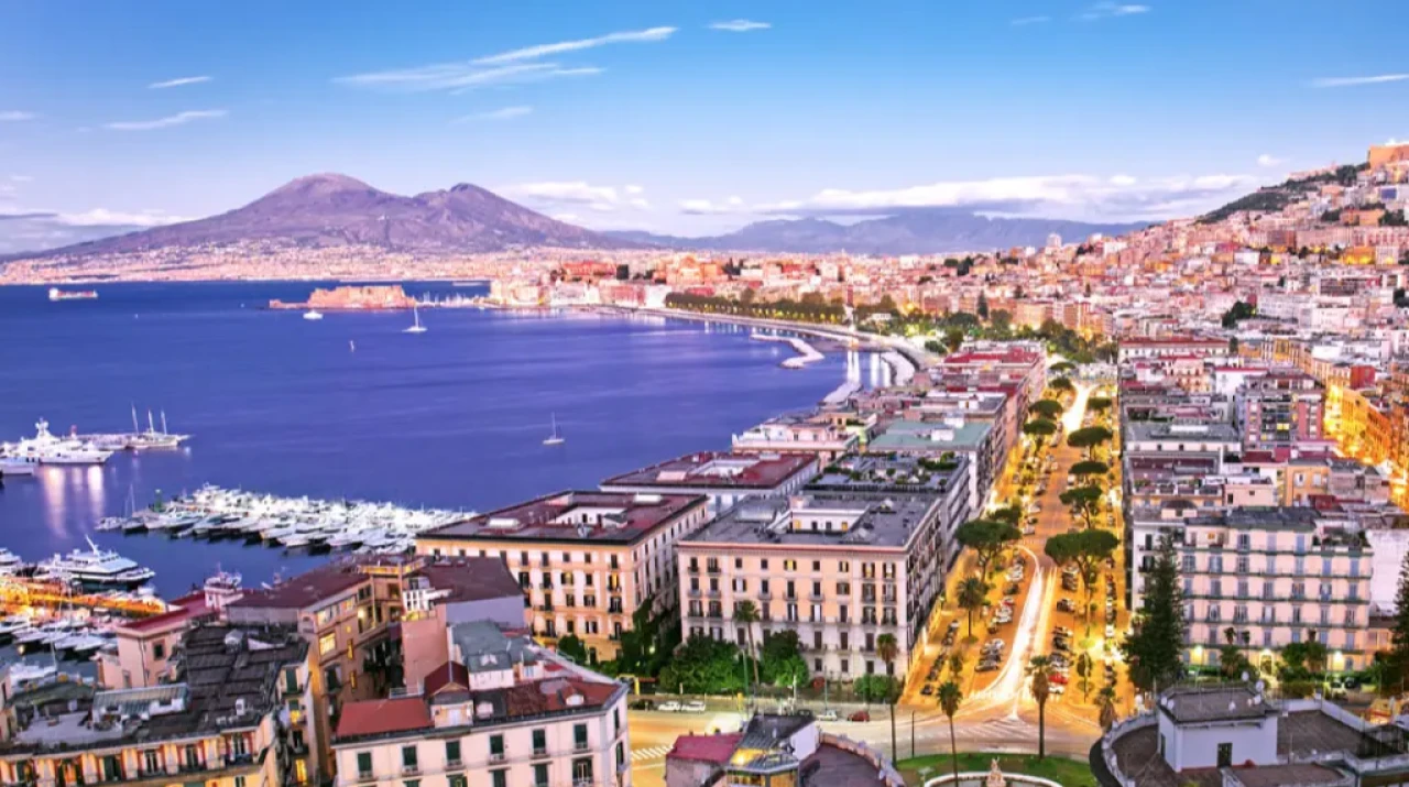 Napoli’nin Nesi Meşhur: İkonik Lezzetler ve Kültürel Hazineler