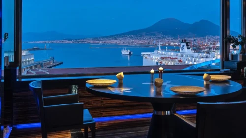 Napoli Oteller: Lüks, Uygun Fiyatlı ve Şehir Merkezine Yakın En İyi Konaklama Seçenekleri