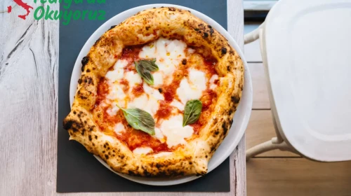 Napoli'nin En İyi Pizzacıları: Geleneksel, Lezzetli ve Popüler Mekanlar