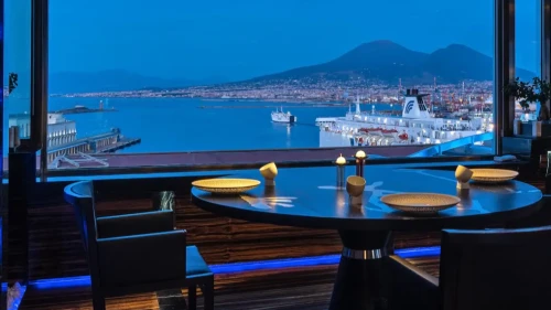 Napoli Oteller: Lüks, Uygun Fiyatlı ve Şehir Merkezine Yakın En İyi Konaklama Seçenekleri