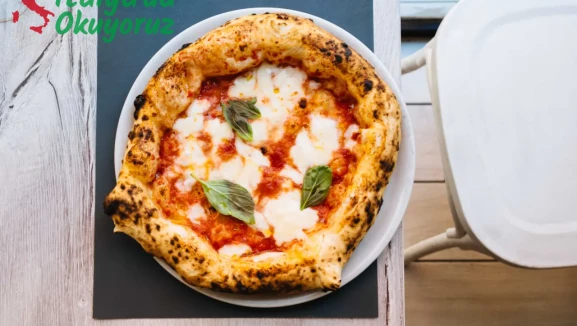 Napoli'nin En İyi Pizzacıları: Geleneksel, Lezzetli ve Popüler Mekanlar